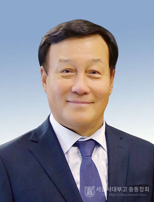 이규용(23회) 고문이 지난 23일 개교 80주년 기념사업 기금으로 3천만원을 기탁했다.