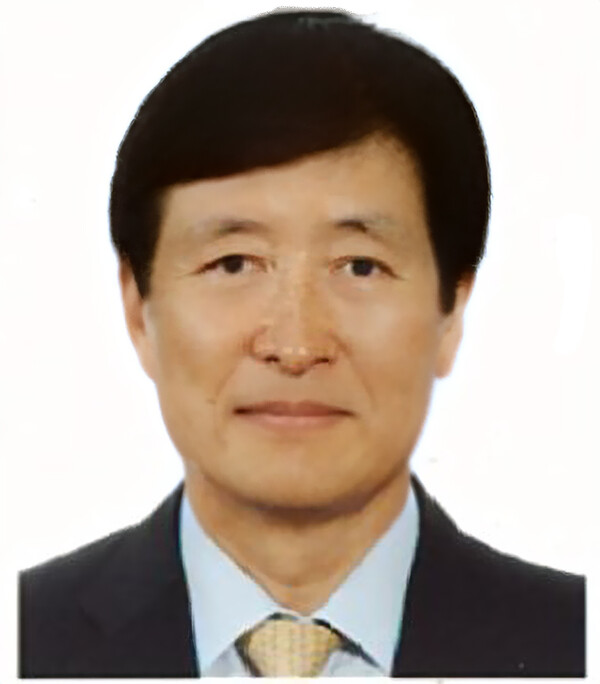 한희승 동문이 4일 개교 80주년 기념사업 기금으로 2천만원을 기탁했다.